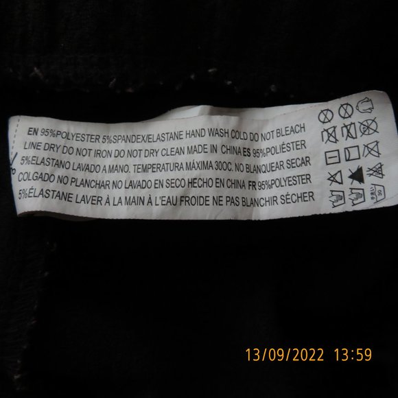 Forever 21 short black skirt, size S - Picture 4 of 4